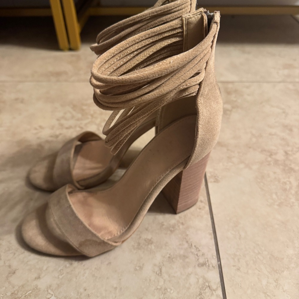 Strappy Ankle Wrap Heeled Sandals Block Heels Beige‎ Faux Suede Women's 7.5 - Picture 3 of 7
